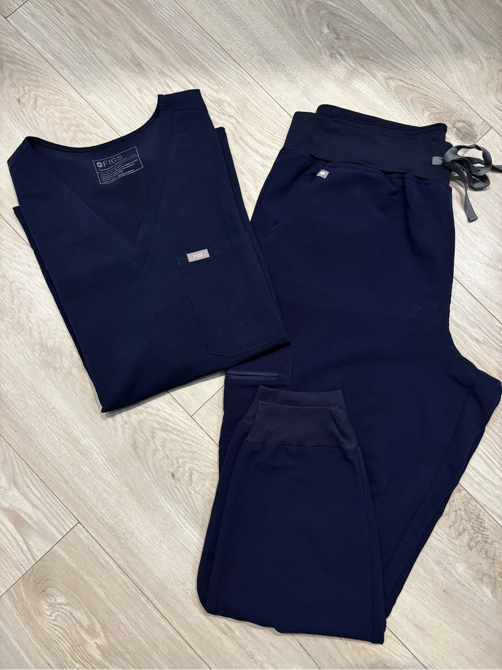 FIGS Navy Women's Scrub Top and Jogger Pants Set